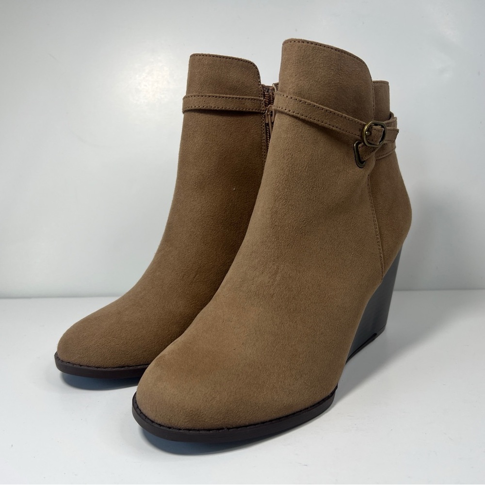 Women's Market & Spruce Tan Suede Wedge Ankle Boots